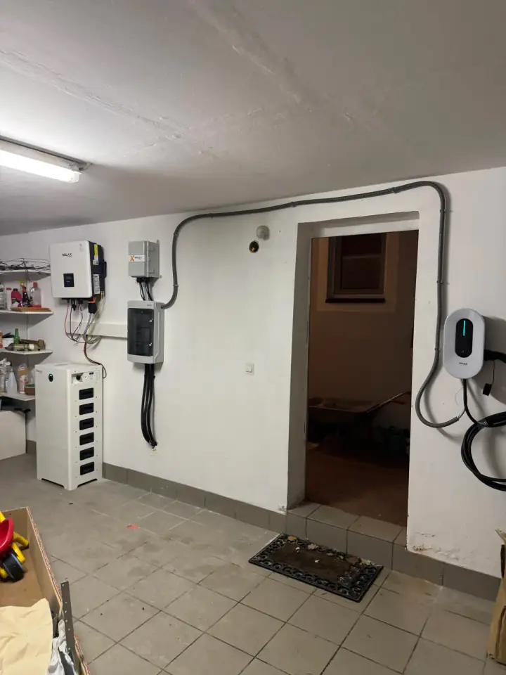 SolaX-Anlage mit Speicher und Wallbox in Wien Simmering
