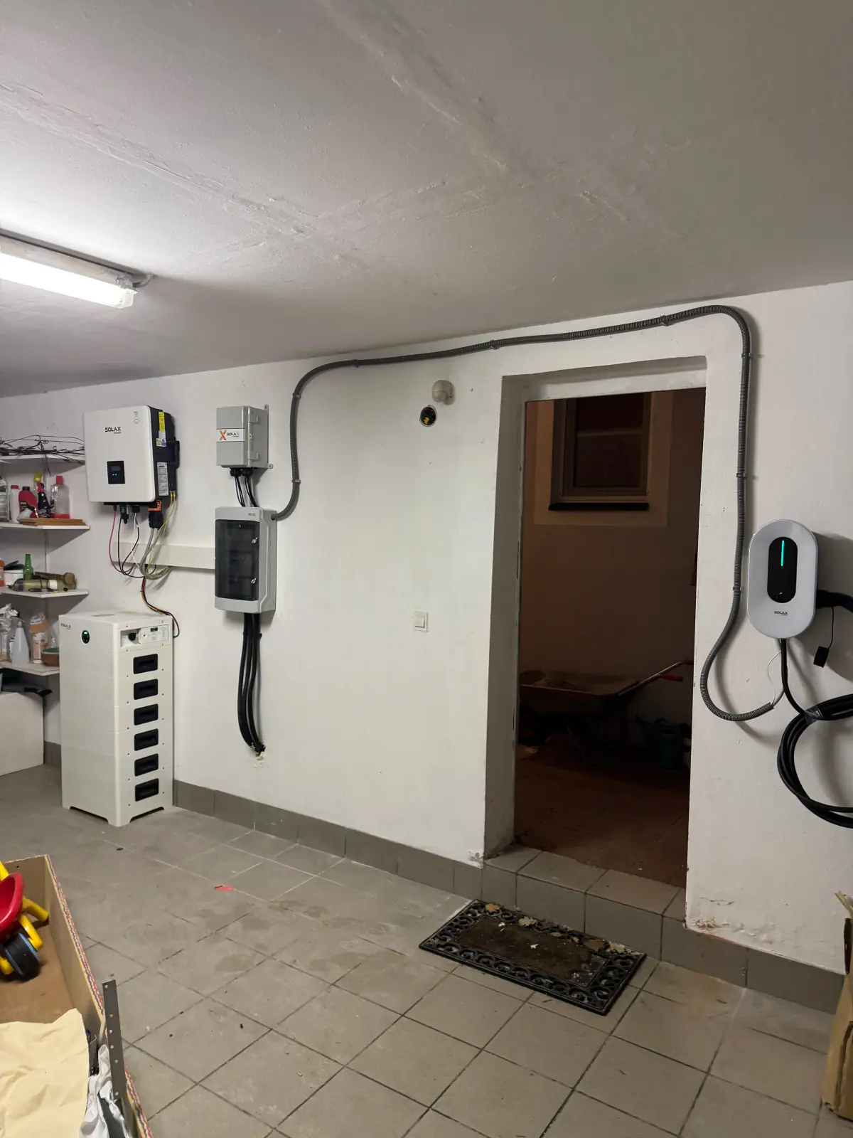 SolaX Photovoltaik-Gesamtlösung mit Speicher und Wallbox in Wien Simmering