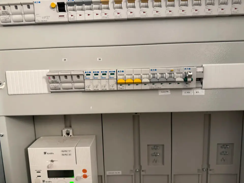 Neuer Technikverteiler mit Reserven für PV und Wallbox