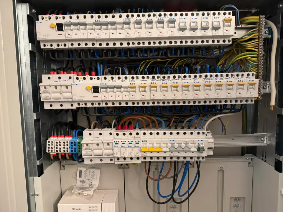 Bestehender Elektroverteiler ohne Reserven